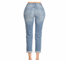 Load image into Gallery viewer, Becca boyfriend jeans
